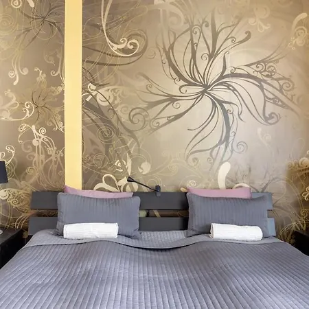 Apartment Bourgeois Boheme Apt. 88 M² Center