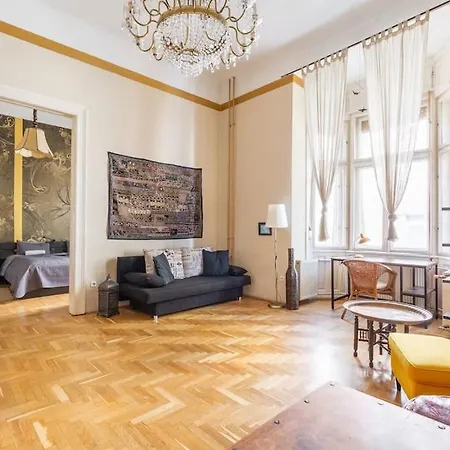 Apartment Bourgeois Boheme Apt. 88 M² Center