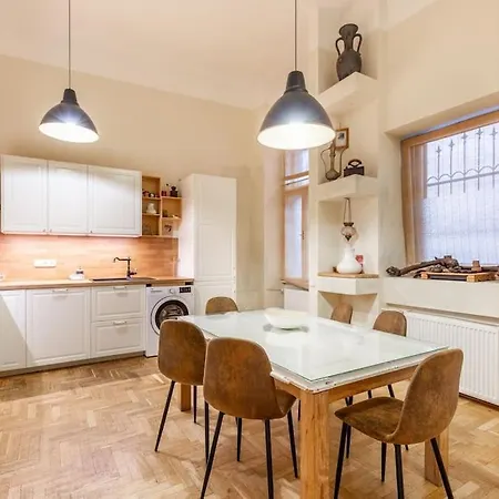 Apartment Bourgeois Boheme Apt. 88 M² Center *
