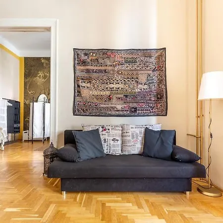 Bourgeois Boheme Apt. 88 M² Center Апартаменты *