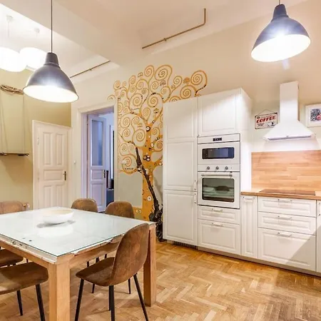 Apartment Bourgeois Boheme Apt. 88 M² Center