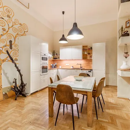 Apartment Bourgeois Boheme Apt. 88 M² Center Budapest